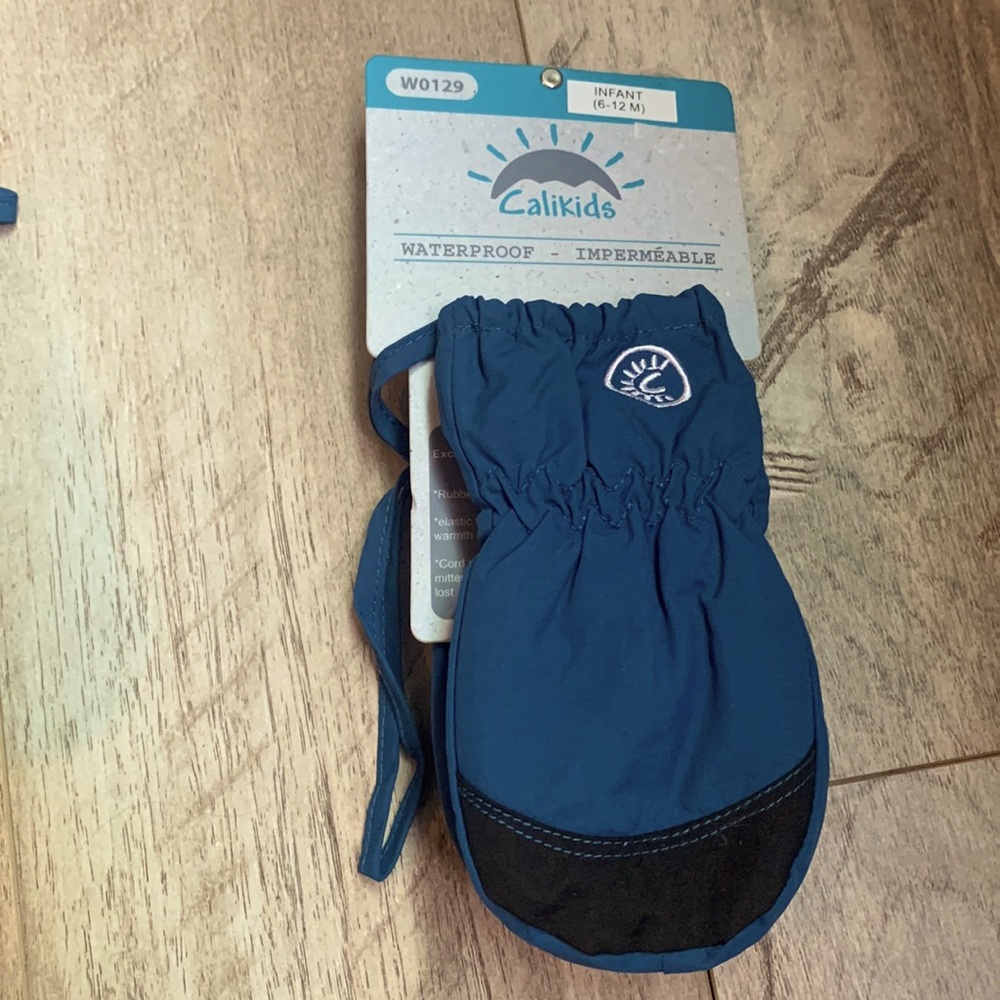 CaliKids NWT waterproof mittens infant size 6-12 months blue and black